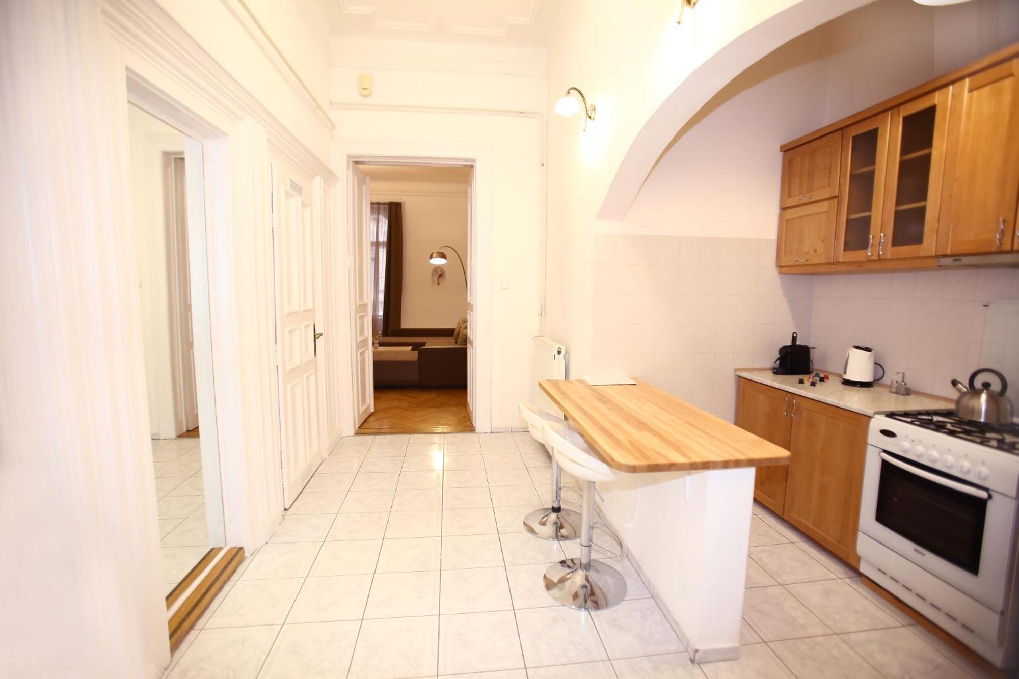 Apartment Venus - Opera Iv *